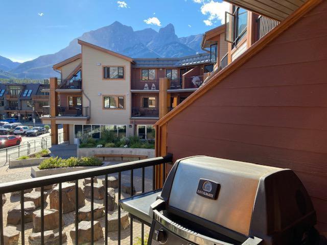 Вилла Beautiful Peak Vista - 2Br W Stunning Mt Views Канмор Экстерьер фото